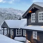 Cosy With Jacuzzi Right By The Slope