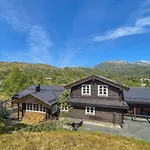 Cosy With Jacuzzi Right By The Slope Hébergement de vacances *