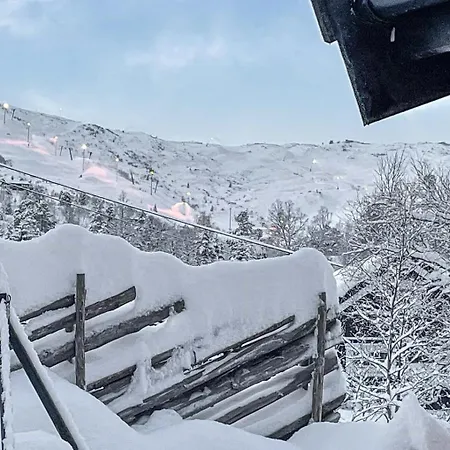 Cosy With Jacuzzi Right By The Slope