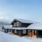 Cosy With Jacuzzi Right By The Slope